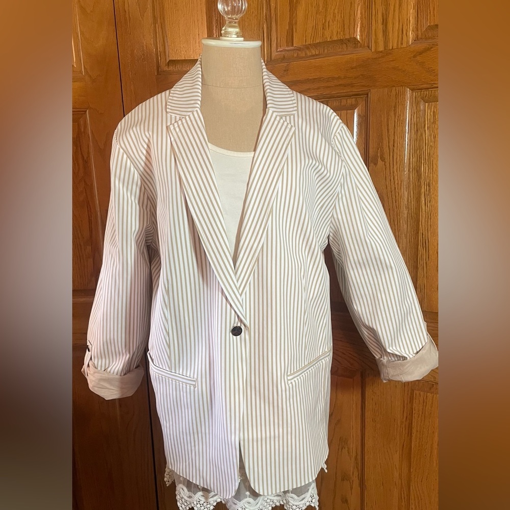 Chico's Neutral Stripe Blazer, Chico's Size 4 which is an XXL (20), NWT